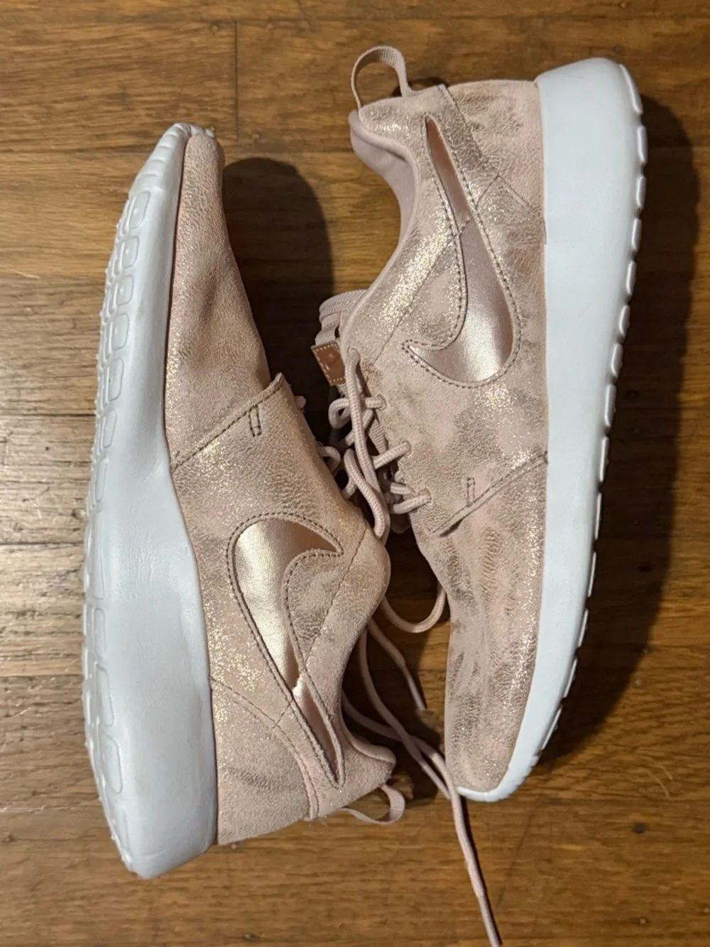 Nike RUN Roche Rose Gold Running Sneakers - Picture 3 of 7